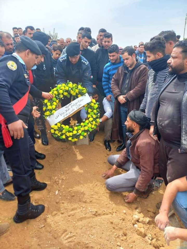 مدير شرطة الطفيلة يشارك بتشييع جثمان الرقيب محمد غازي الشباطات _صور