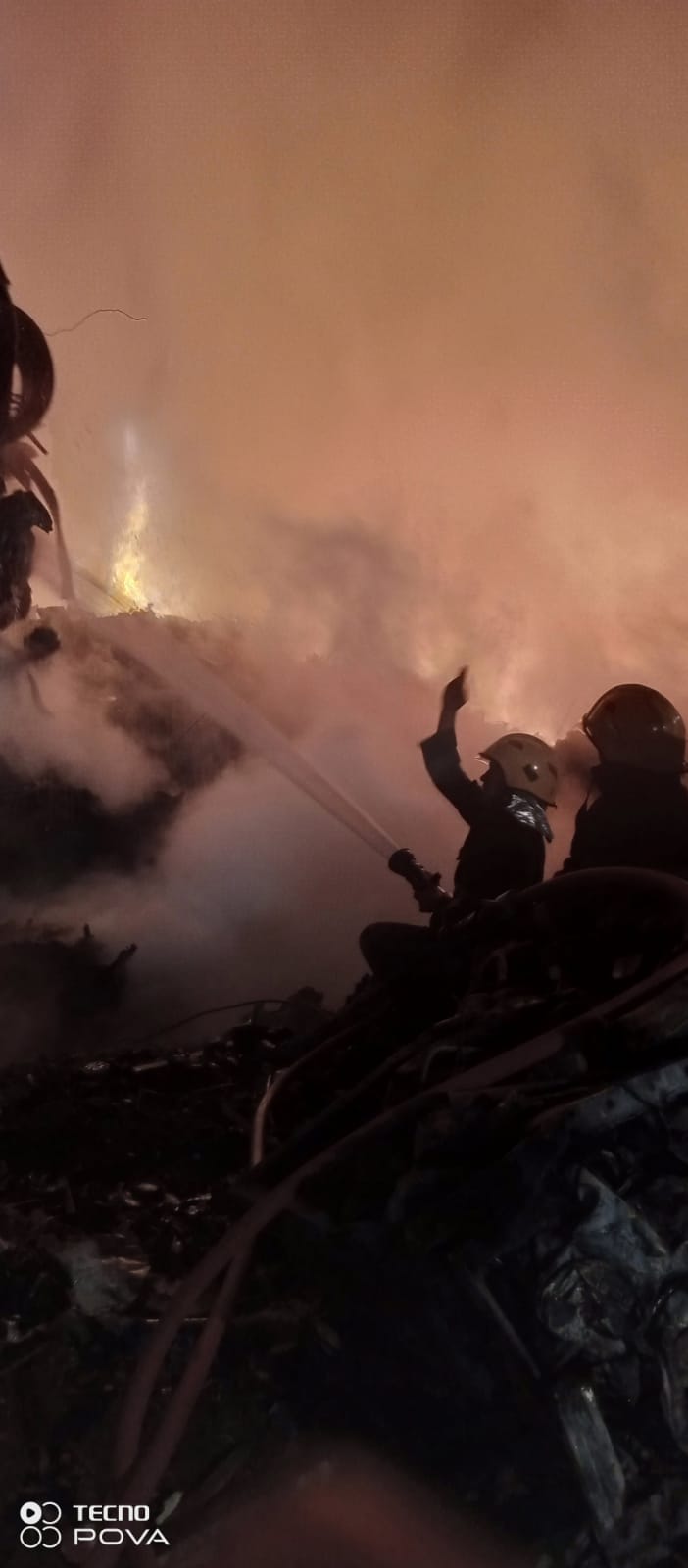 حريق في مصنع حديد قريب من مصنغ غازات ومحطة توليد الكهرباء في الجيزة