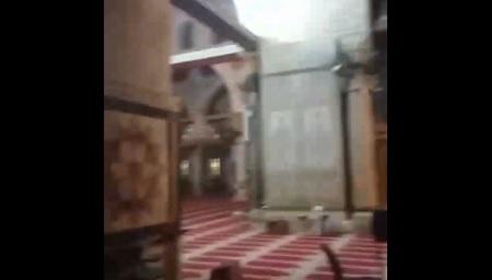 شرطة الاحتلال تقتحم الأقصى لإخراج المعتكفين