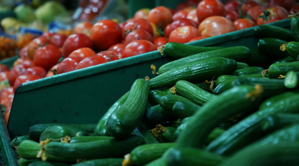 انخفاض أسعار الليمون والخيار في السوق المركزي