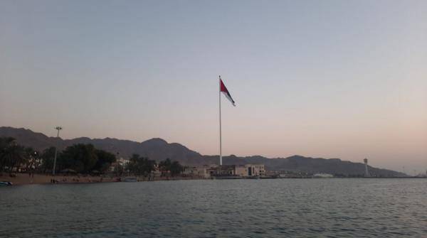 العقبة الخاصة تبحث مشكلة مداهمة سيول الجبال للمدينة