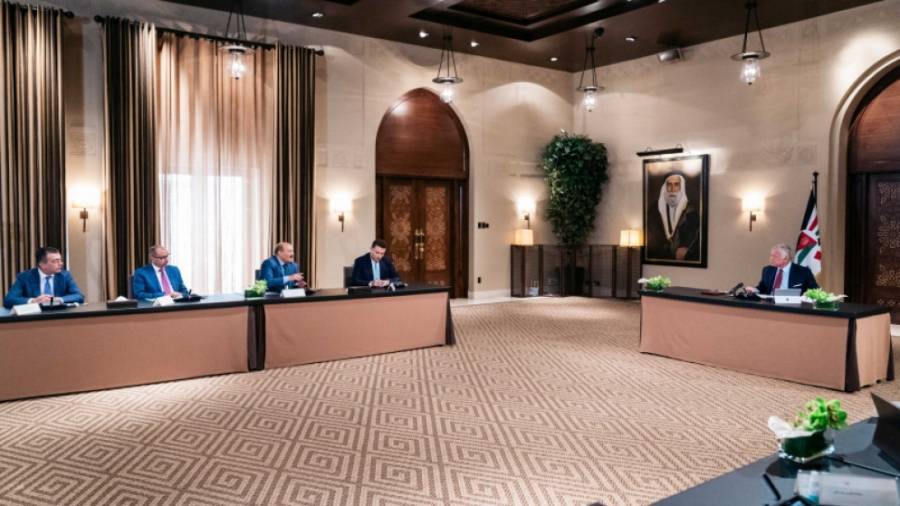 الملك خلال لقاء الصفدي ورؤساء اللجان الدائمة : مستقبلنا السياسي بالأحزاب