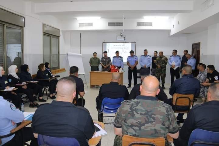 الخدمات الطبية العسكرية الفلسطينية تعقد عدة دورات متخصصة بالاسعاف الأولي....صور