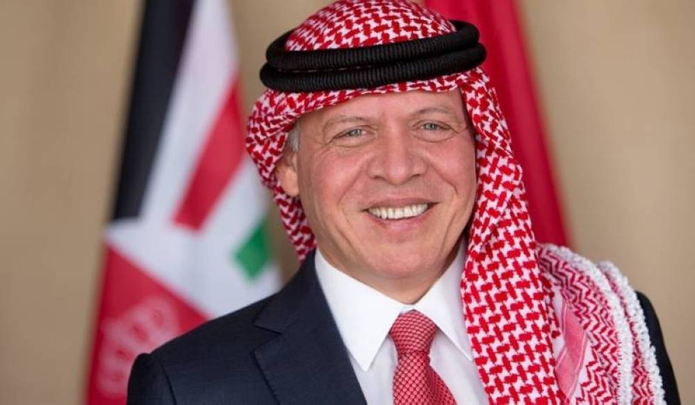 الملك يهنئ ولي عهد أبوظبي بمناسبة تعيينه