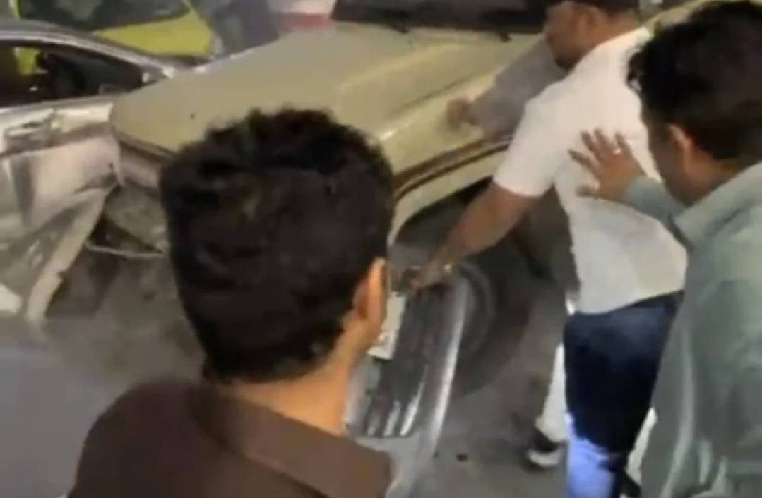 السعودية ...شرطة الرياض تقبض على شخص لصدمه مركبات عمدًا وإطلاق النار في الهواء