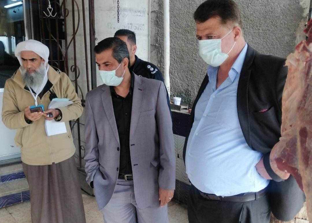 الأغوار الشمالية: إغلاق ملحمة ومطعم وإيقاف محال أخرى لمخالفتها الشروط الصحية