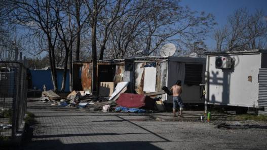 الشرطة اليونانية تعتقل عشرات المتورطين بتهريب مهاجرين