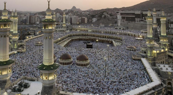9.3 مليون معتمر ومصلٍ بالحرم المكي منذ بداية رمضان