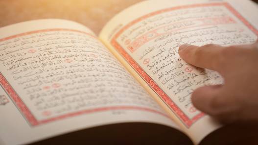استبدال عقوبة مرتكب جريمة اعتداء بحفظ سور من القرآن الكريم