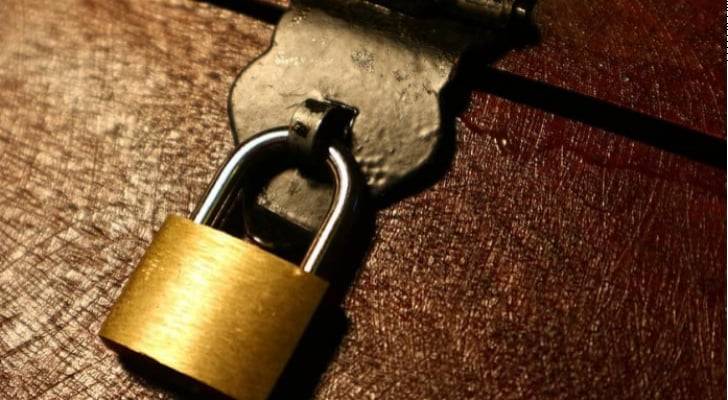 إغلاق وإيقاف 5 منشآت عن العمل في الزرقاء