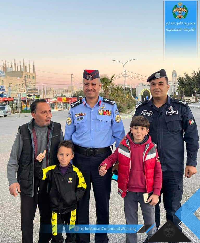 العقيد جمال الجازي يشارك مرتبات الأمن العام الإفطار في الميدان ...صور