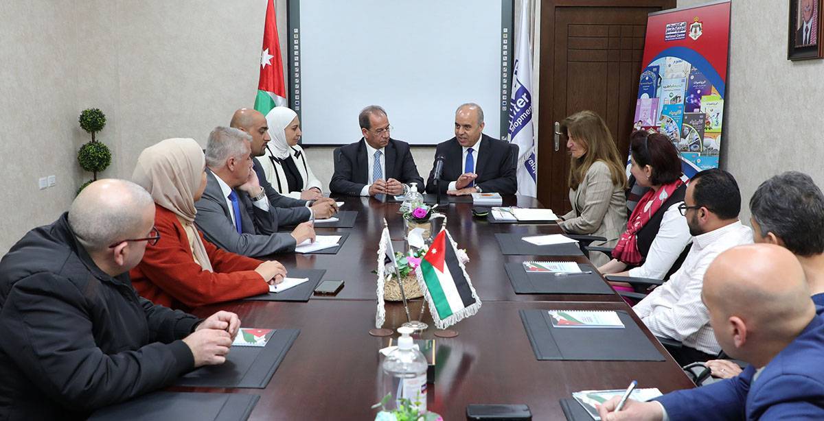 محافظة والشبول يلتقيان لجنة إدماج مفاهيم التربية الإعلامية في المناهج الدراسية