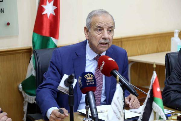 ننزل ننظف .. الوزير كريشان: الوزراء والنواب مستعدون لارتداء زي عمال الوطن
