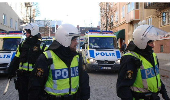 السويد.. اعتقال 5 أشخاص لمحاولة الانتقام على إحراق القرآن