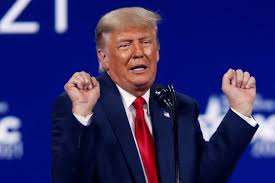 عاجل.. ترامب يسلم  نفسه للسلطات قبل مثوله أمام محكمةمانهاتن