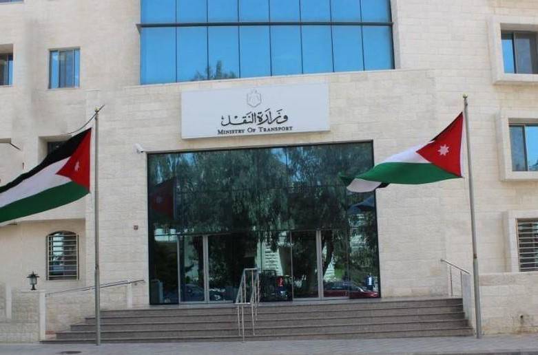 الحكومة ستطرح تطبيق ذكي لتقييم خدمات النقل العام قريباً