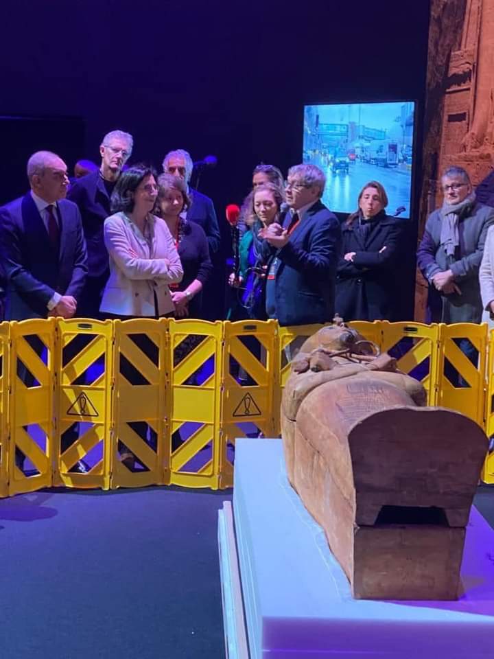 سفير مصر في باريس يشارك في حدث استقبال التابوت الخشبي للملك رمسيس بفرنسا