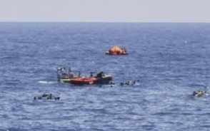 إنقاذ 7 أشخاص من طاقم سفينة غرقت قبالة سواحل أنطاليا التركية