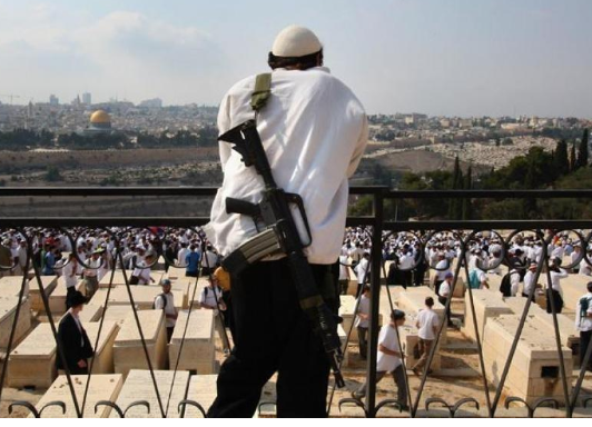 شرطة الاحتلال تطالب المستوطنين بحمل سلاحهم