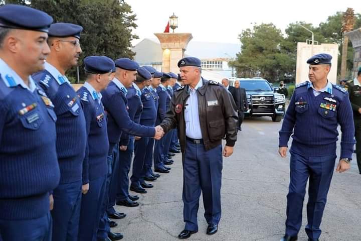 الأمير فيصل يشارك مرتبات سلاح الجو الملكي مأدبة الإفطار_صور