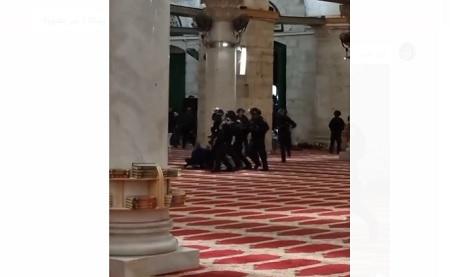 إصابات واعتقالات خلال اقتحام قوات الاحتلال للأقصى