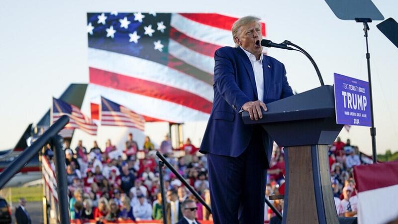 ترامب: الدولار ينهار