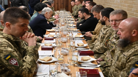 زيلينسكي ينظم إفطارا رمضانيا ويستنكر قمع روسيا مسلمي القرم