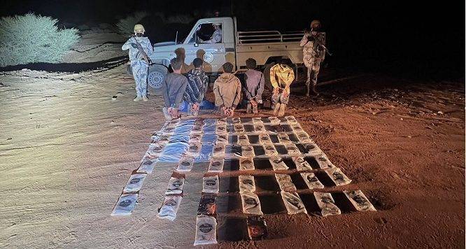 السعودية ..القبض على مخالفين بحوزتهم 51 كيلوجرامًا من الحشيش
