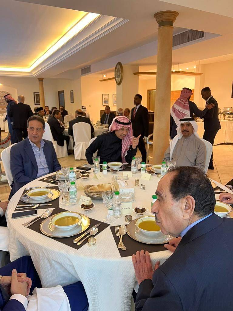 السديري يقيم مأدبة إفطار رمضانية في عمان