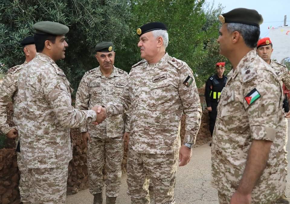 رئيس هيئة الأركان المشتركة يشارك مرتبات كتيبة عمرو بن العاص الآلية ٢٨ مأدبة الإفطار...صور
