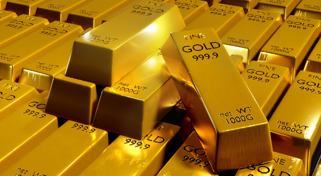 ارتفاع الذهب وتراجع الدولار وسط ترقب لبيانات التضخم الأميركية