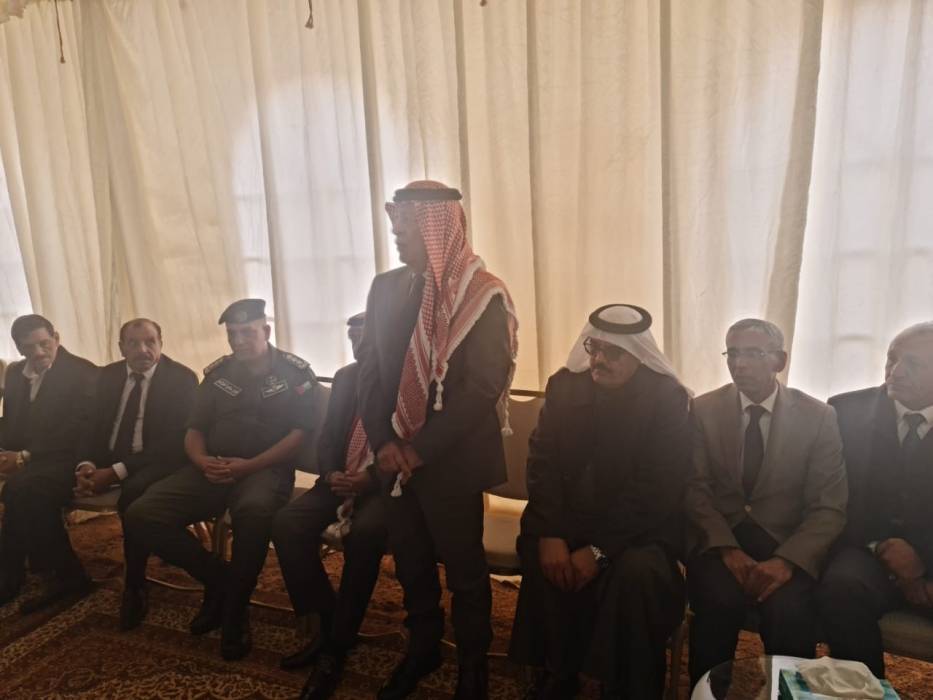 مندوبا عن الملك .. رئيس الديوان الملكي يقدم واجب العزاء بالمرحوم القاضي فارس الماضي