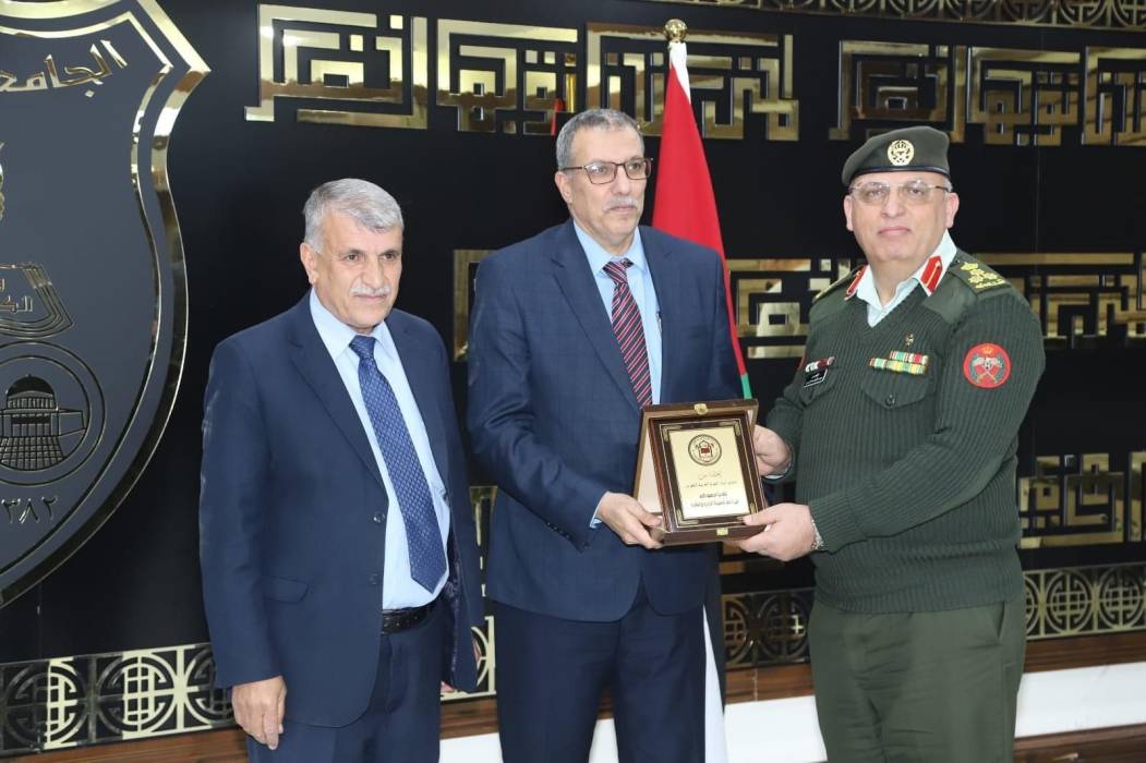 نادي أبناء الثورة العربية الكبرى يقيم إفطارا رمضانيًّا في الأردنية...صور 