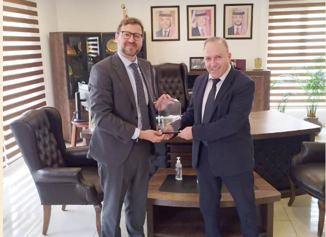 خرفان يبحث مع مدير شؤون الأونروا في الأردن عدة قضايا