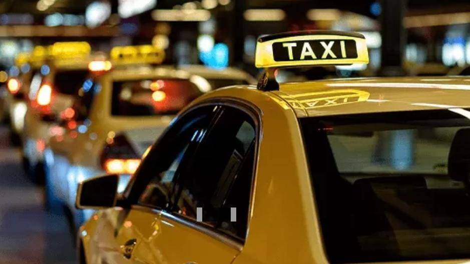 سائق  يعيد  هاتف نقال يبلغ من الثمن حوالي 1200 دينار ...تفاصيل