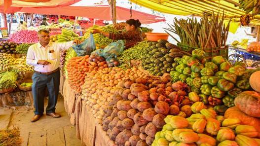 أمطار نيسان تنعش آمال المزارعين في المحافظات