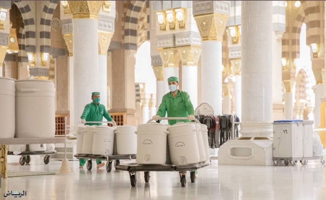 السعودية ..520 موظفاً وعاملاً ينظمون أعمال السقيا بالمسجد النبوي