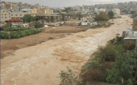 إغلاق طريقين في الرصيفة لارتفاع منسوب مياه السيل