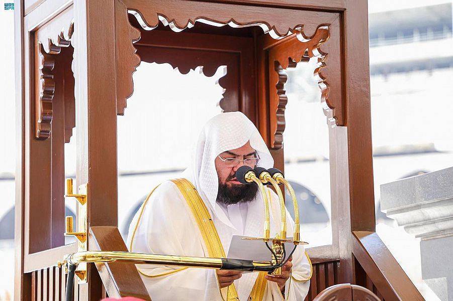 خطيب المسجد الحرام: هنيئًا للأمة بلوغ العشر الغر