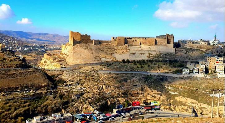 مطالب بتشجيع الاستثمارات السياحية وإقامة المشاريع في الكرك