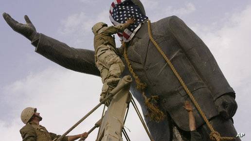 بعد 20 عاما.. ما مصير العلم الأميركي الذي غطى وجه تمثال صدام حسين؟