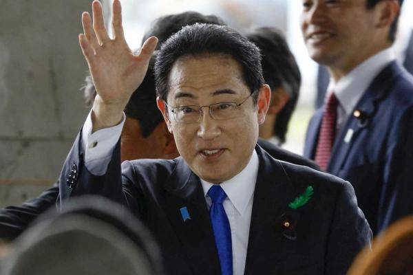 إجلاء رئيس الوزراء الياباني بعد سماع دوي انفجار أثناء إلقائه خطابا