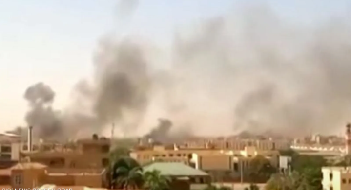 الخرطوم.. هلع وإطلاق نار كثيف والدعم السريع تسيطر على المطار