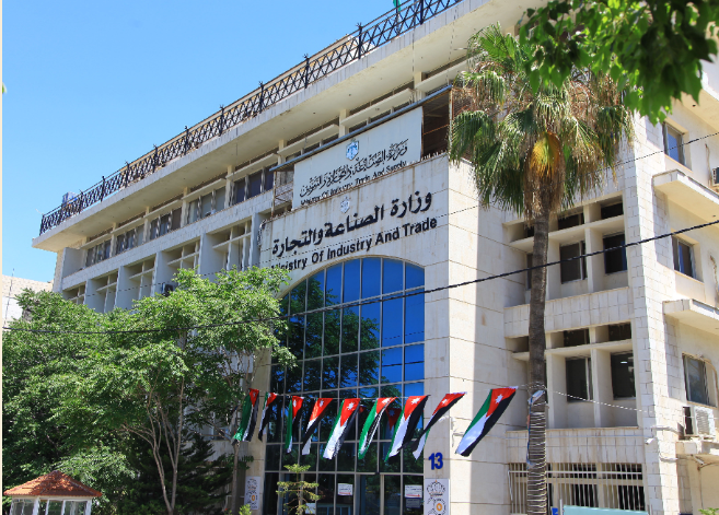الصناعة والتجارة تحول ثلاثة مولات للجهات القضائية