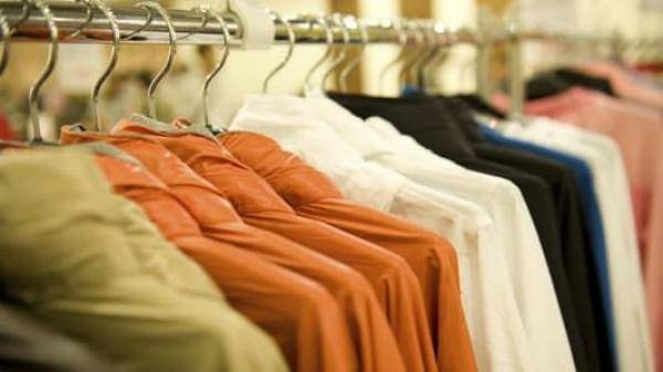 علان: انخفاض الطلب على الملابس والأحذية مقارنة بالموسم الماضي