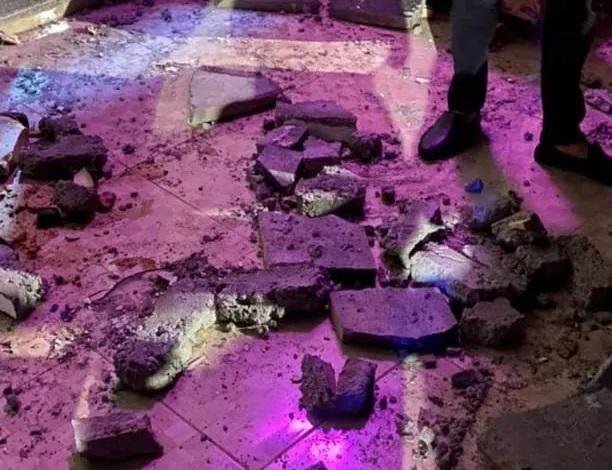إصابات نتيجة سقوط أجزاء من واجهة عمارة بالعقبة