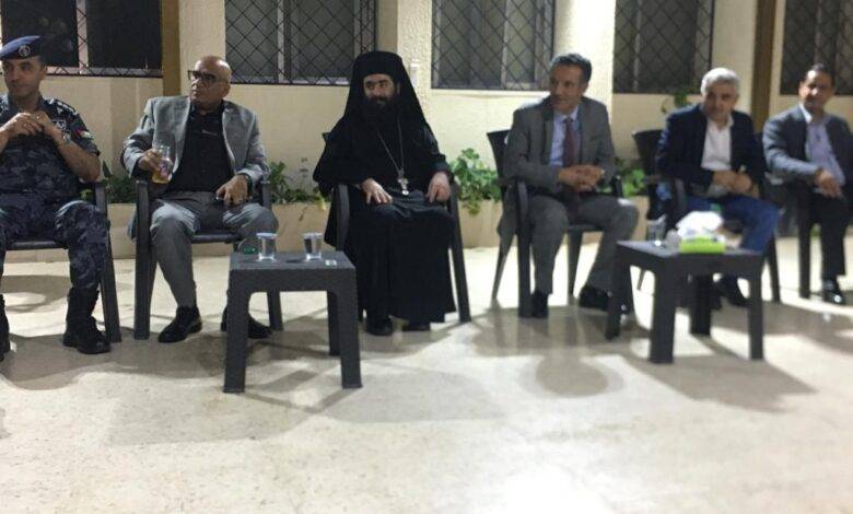 الفايز برفقة كبار المسؤولين يهنئون بعيد الفصح
