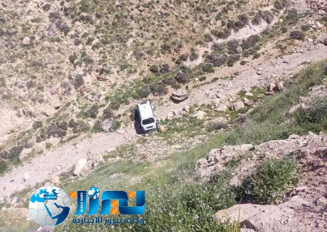 مواطن يلقي مركبته باحد الاودية بعد تحرير مخالفة بحقه ..فيديو