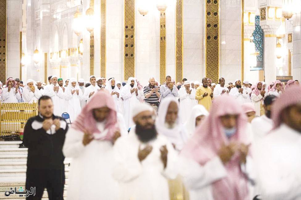 السعودية ..مليونا مصلٍّ يشهدون ليلة ختم القرآن