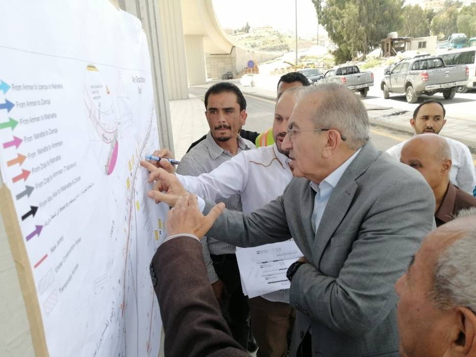 أبو السمن يتفقد مشروع حافلات التردد السريع بين مدينتي عمان والزرقاء